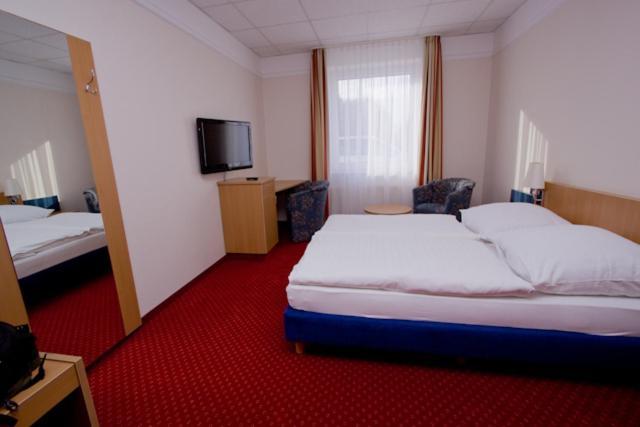 Hotel Jacobsberg Oschersleben Quarto foto