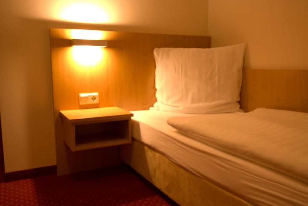 Hotel Jacobsberg Oschersleben Quarto foto